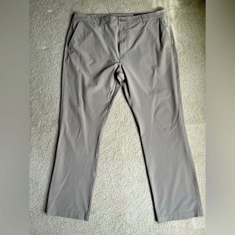 Vineyard Vines performance khakis
